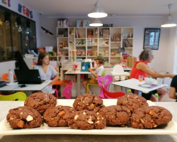 Salon de thé kid-friendly et goûter de cookies pour les enfants chez KID & Sens à Aix en Provence