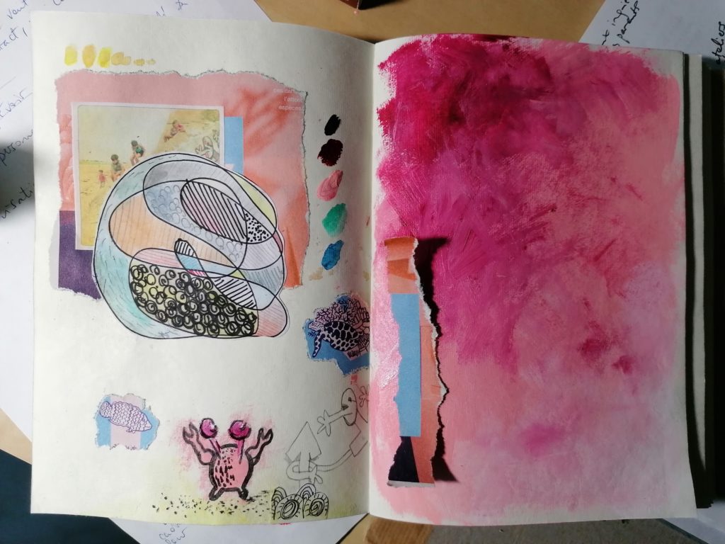 Page de couleur à l'acrylique dans son carnet autour de la parentalité