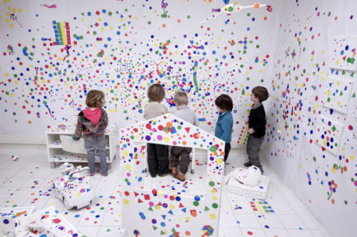 Installation artistique inspirée de Yayoï Kusama